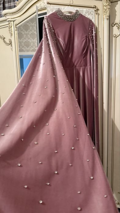 Платья оба почти новые