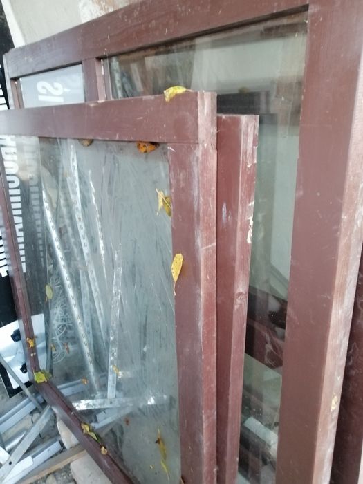 Geamuri pentru terase din lemn cu  sticla  au fost folosite o terasa i