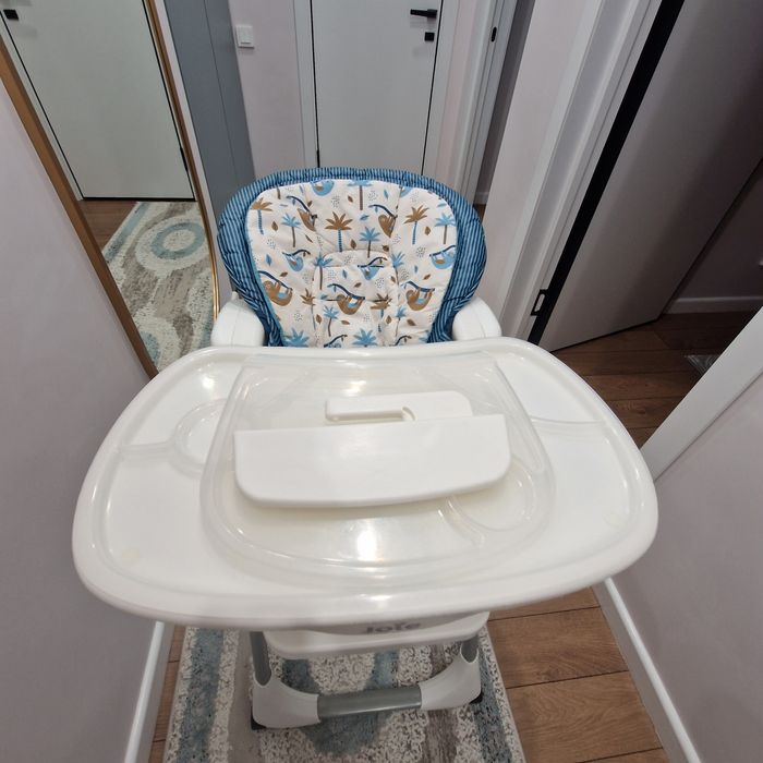 Продам  стол для кормления  бренда joie!