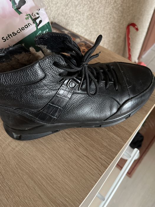 Продам кроссовки мужские