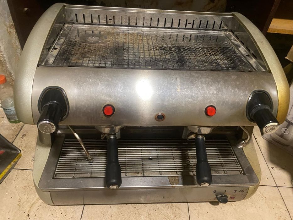 Професионална кафемашина с две групи