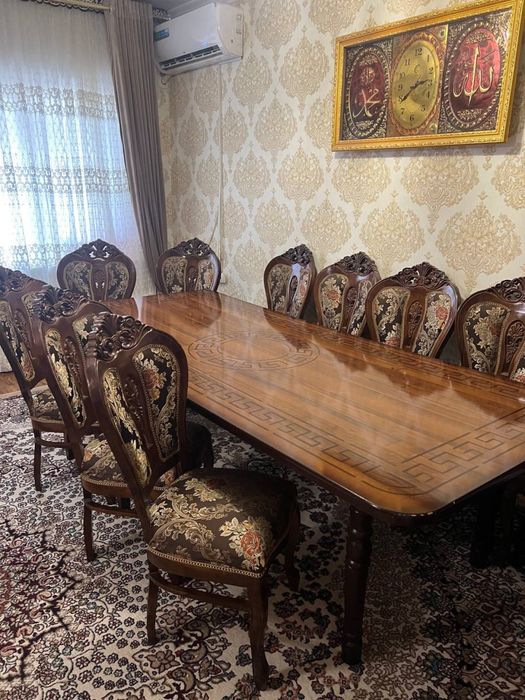 СРОЧНО! Стол и стулья в хорошем состоянии