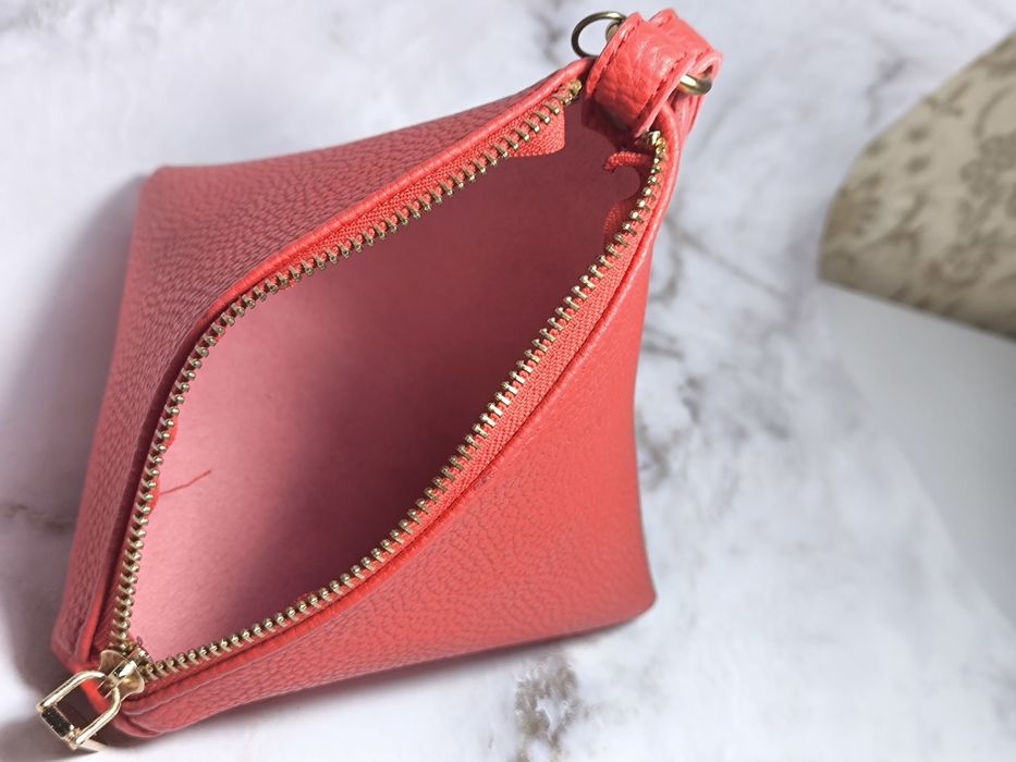 Женская миниатюрная сумочка