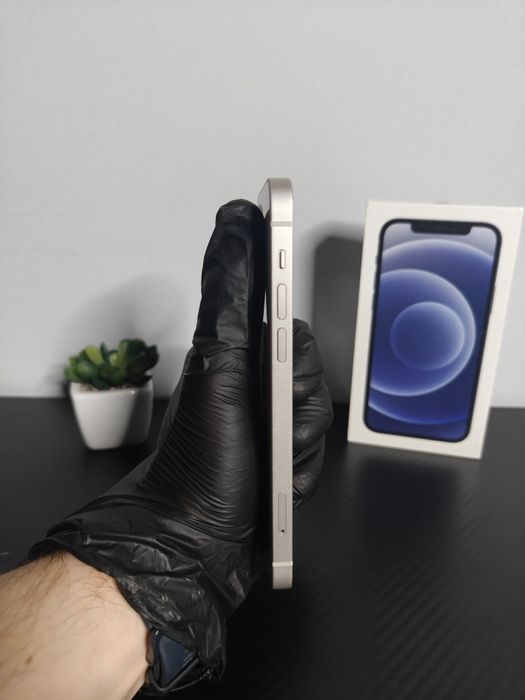 iPhone 12, Silver - în condiție foarte bună!