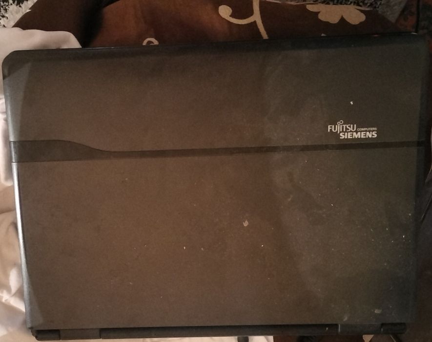 Laptop fujitsu siemens de piese sau uz personal