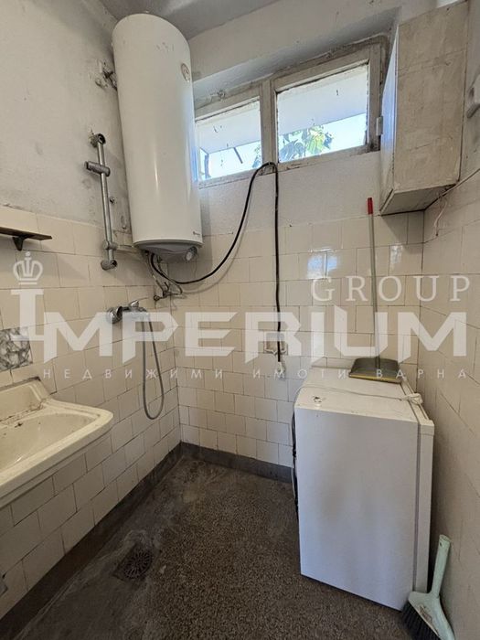 ПРОДАВА ТРИстаен гр.Варна Катедралата