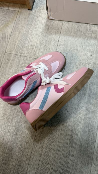 Продам кеды женские