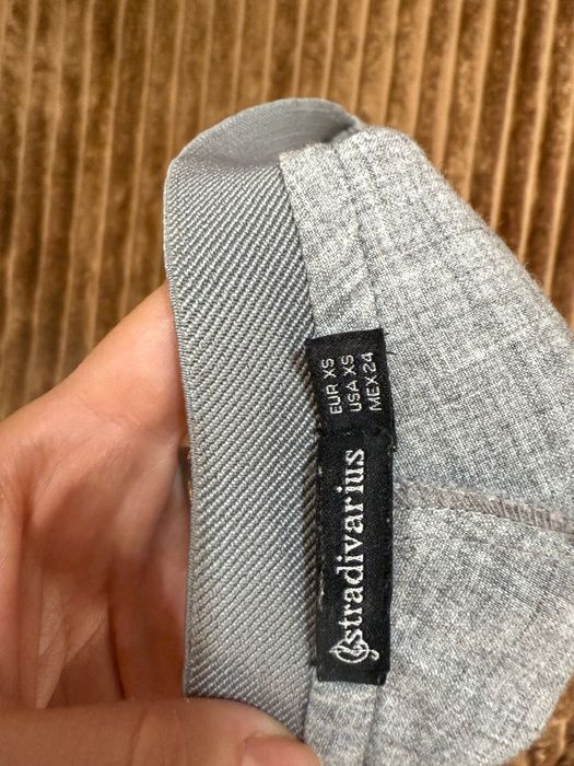 Pantaloni Stradivarius eleganți