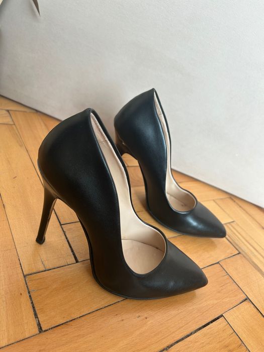 Черни обувки на ток