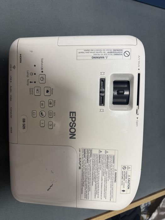 Продам проектор EPSON EB-S05 с дефектом