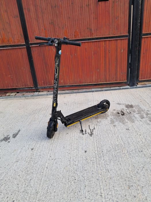 Trotinetă the urban prinde 20de km/h pe ora si se plieaza