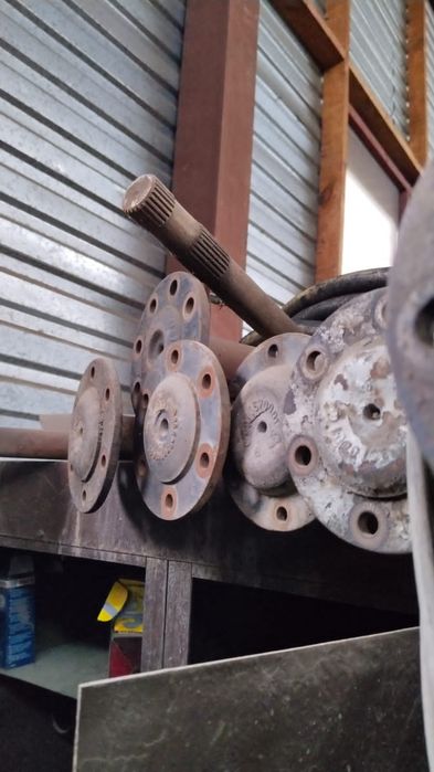 Продам полуось на Мерседес 609, 809, 814