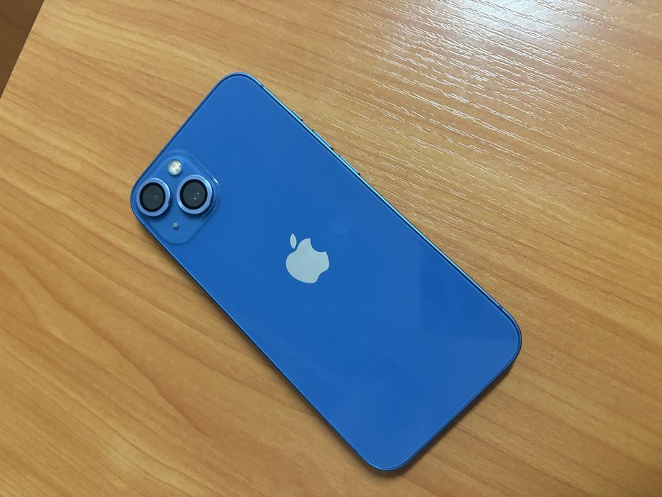 Продам Айфон 13 срочна