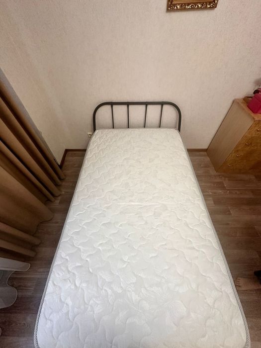 Продам кровать с матрасом