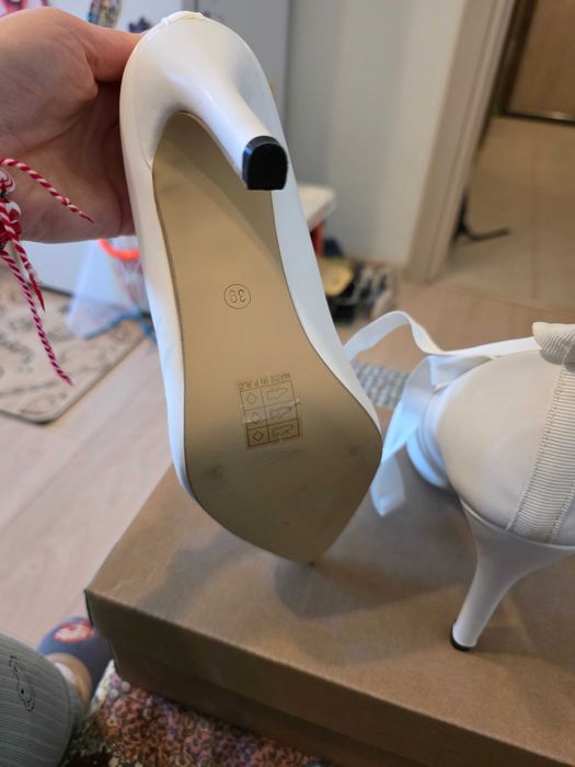 Дамски обувки на ток НОВИ 39 НОМЕР