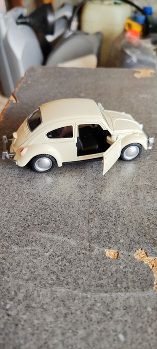 Маленькая машинка