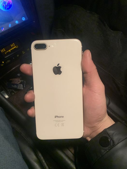 Продам iphone 8+