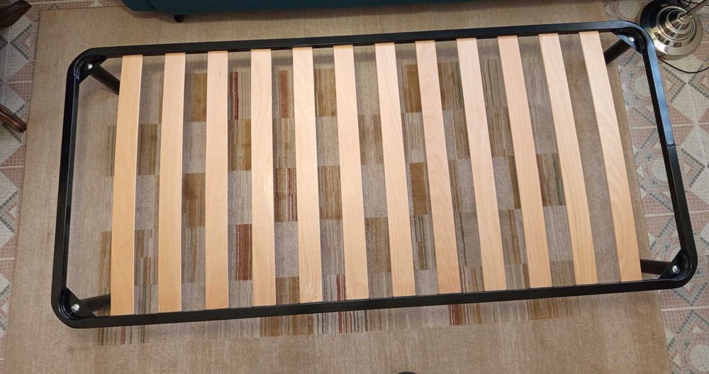 Луксозен матрак и рамка с крака 200х90х22