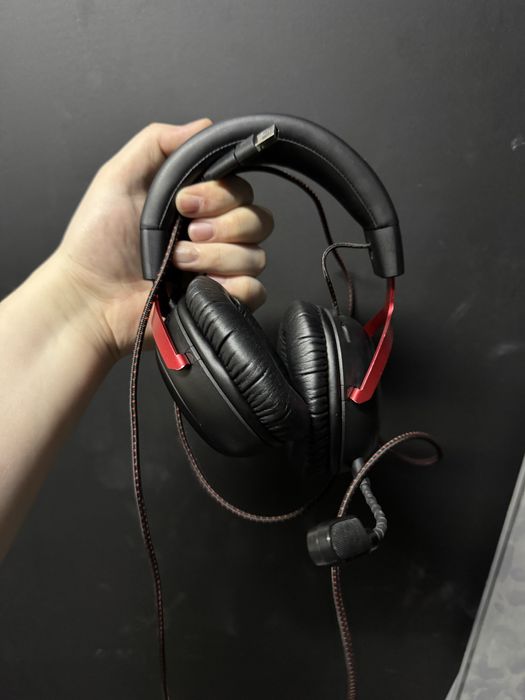 Продаю наушники HyperX Cloud 3