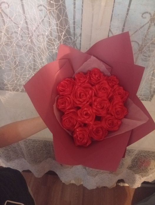 Розы из атласной ленты