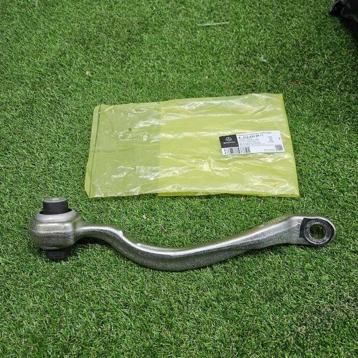 Поперечный рычаг Mercedes E W212 перед. лев.