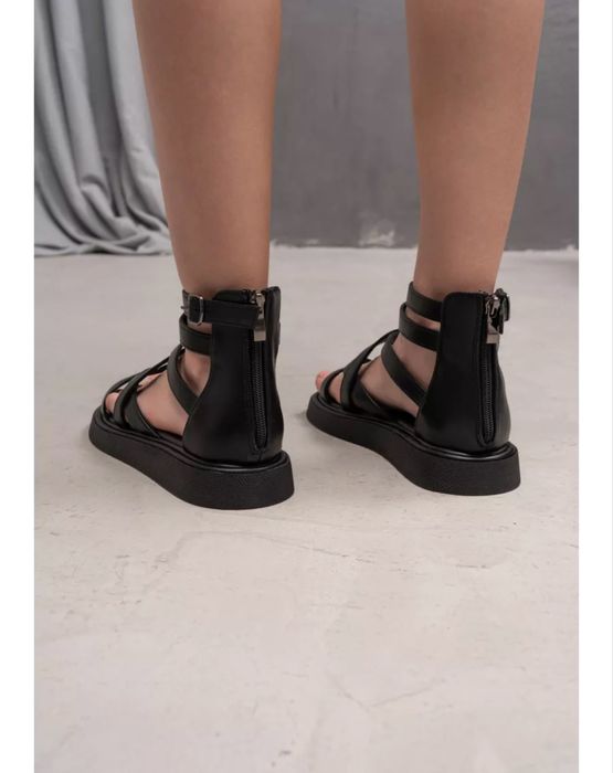 Босоножки новые