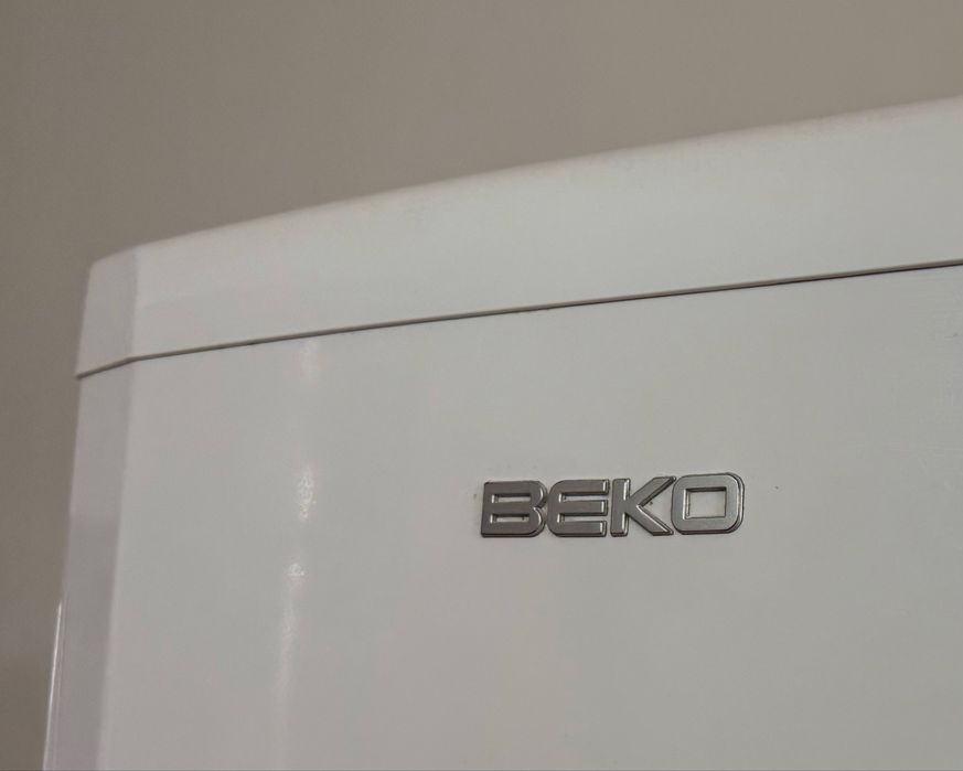 Продам холодильник BEKO с морозильной камерой