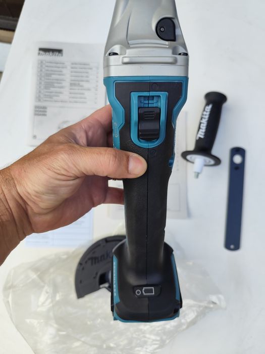 Нов безчетков акумулаторен ъглошлайф Макита Makita DGA506
