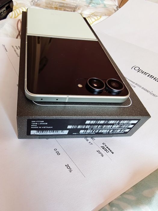 Samsung Galaxy z flip 8 12/256gb