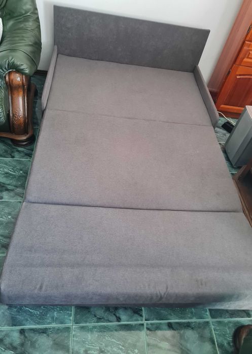 Сив разтегателен диван с функция Сън