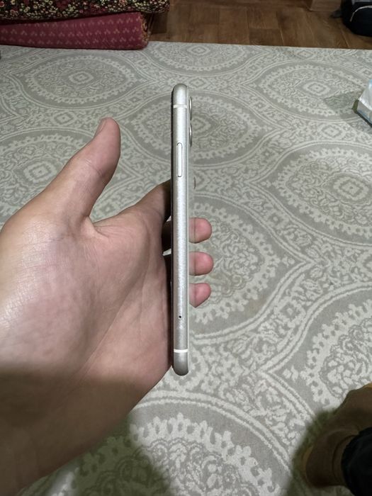 Продам Iphone 11 белый 128гб