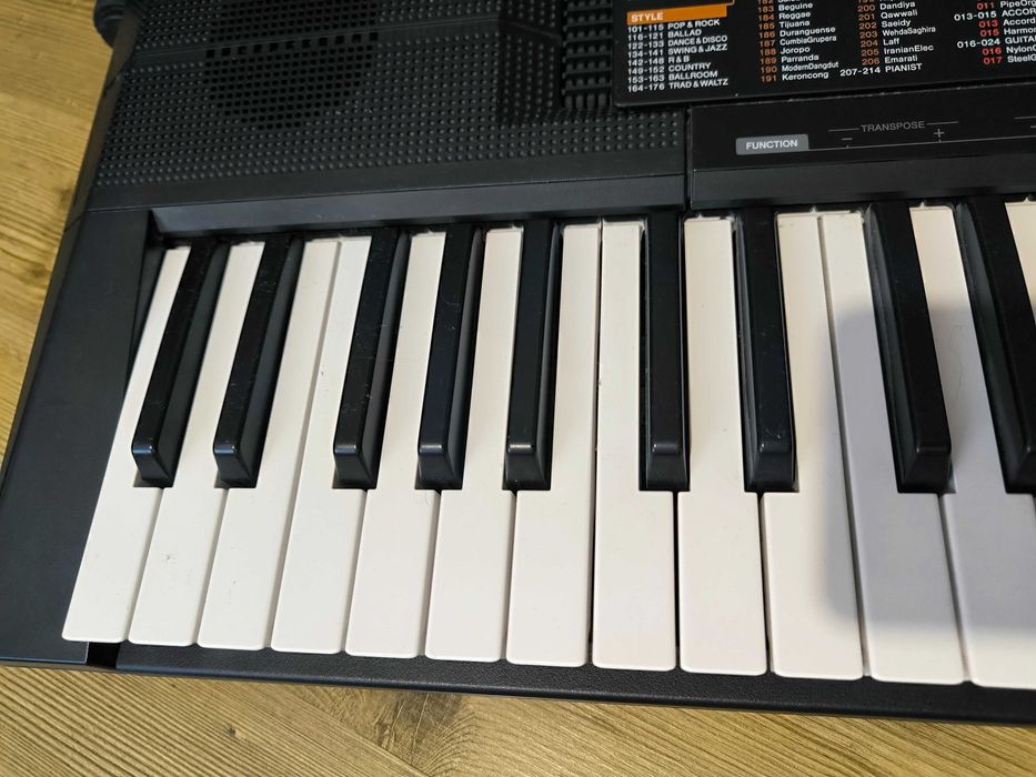 Orgă electronică Yamaha cu 5 octave.