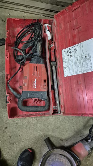 Отбойный молоток Hilti