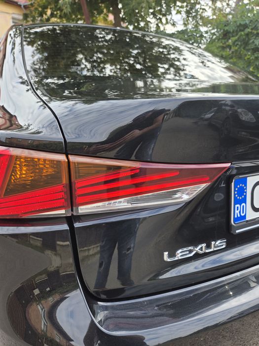 Vînd LEXUS IS300H hibrid an 2019
