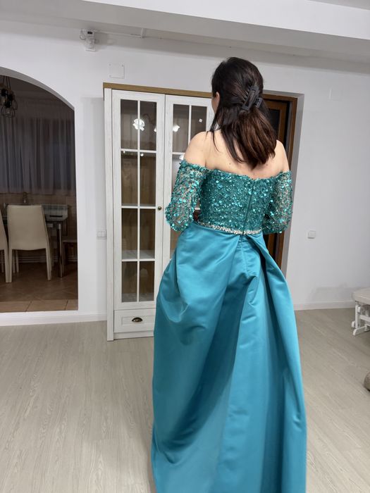Rochie lucrata manual. Purtata o singura data (4 ore)