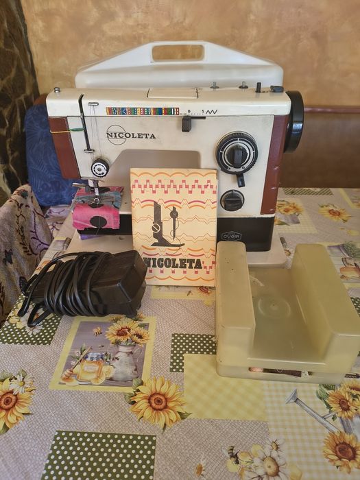 Vând mașină de cusut