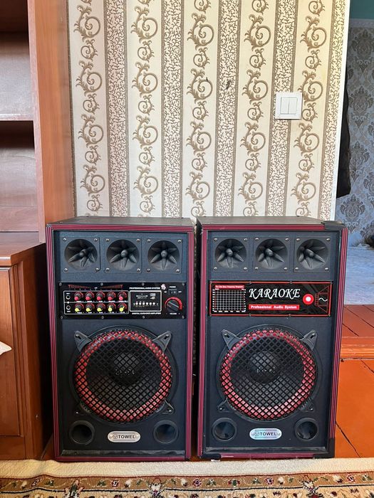 Үлкен сиськи фотоларды құйып жатыр