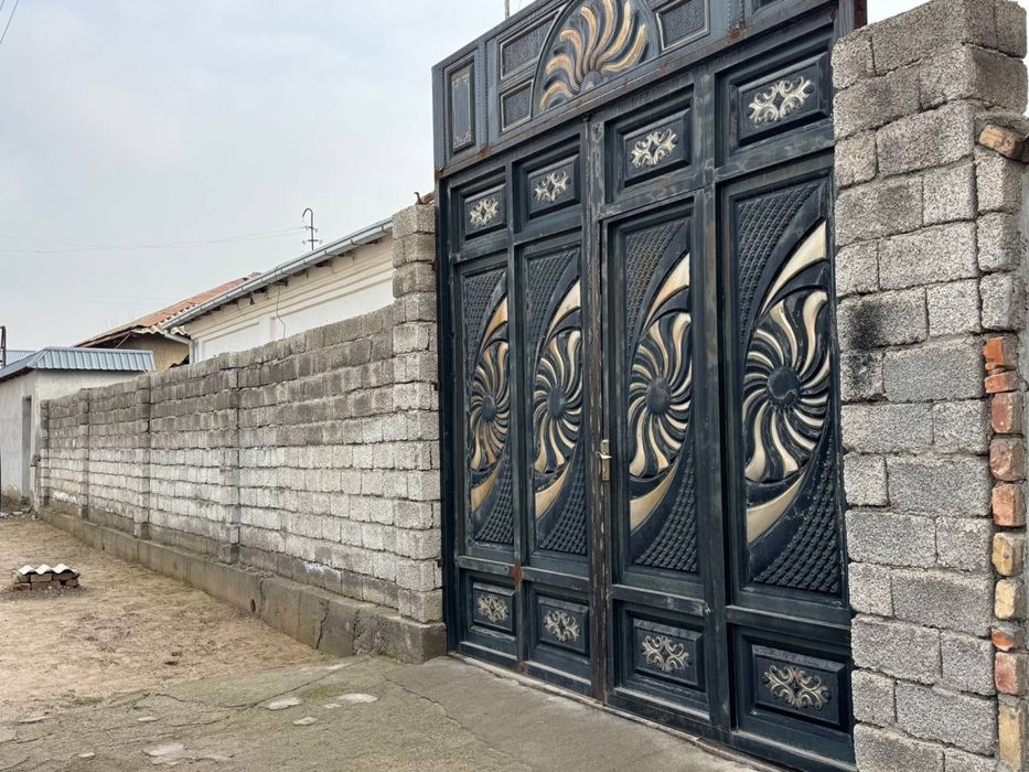 Уй сотилады яанги тошкент ортасидан 8сотик йер + 2 сотик захвати бор