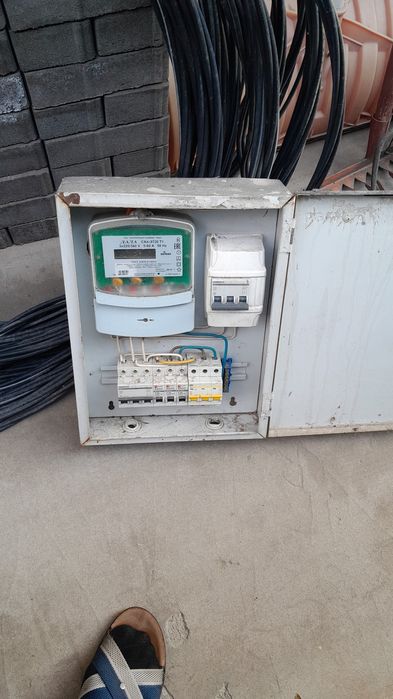 Счетчик и кабель три фазы