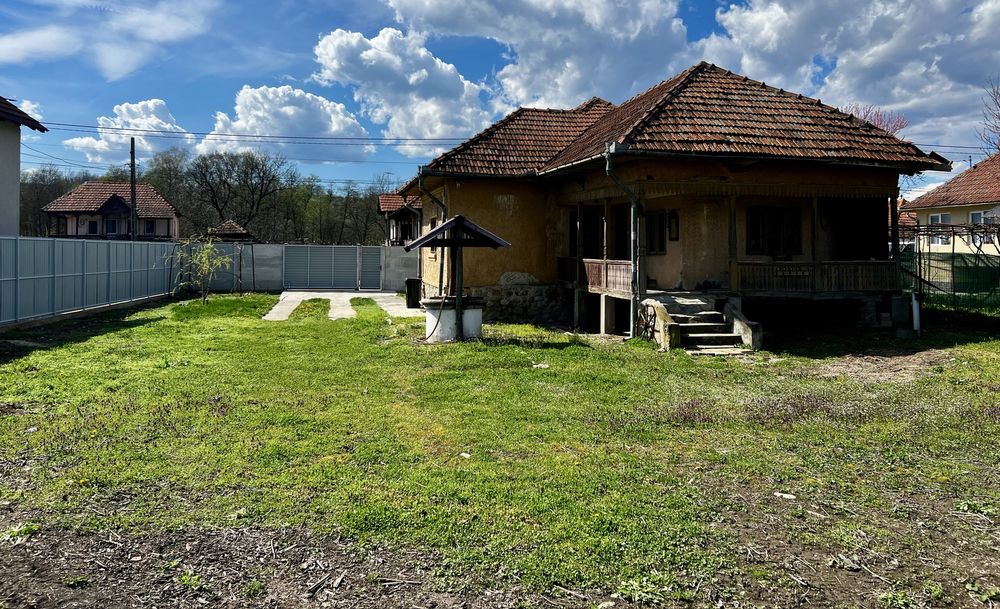 Casa de renovat+teren 1000mp in Arcani(sat Câmpofeni)