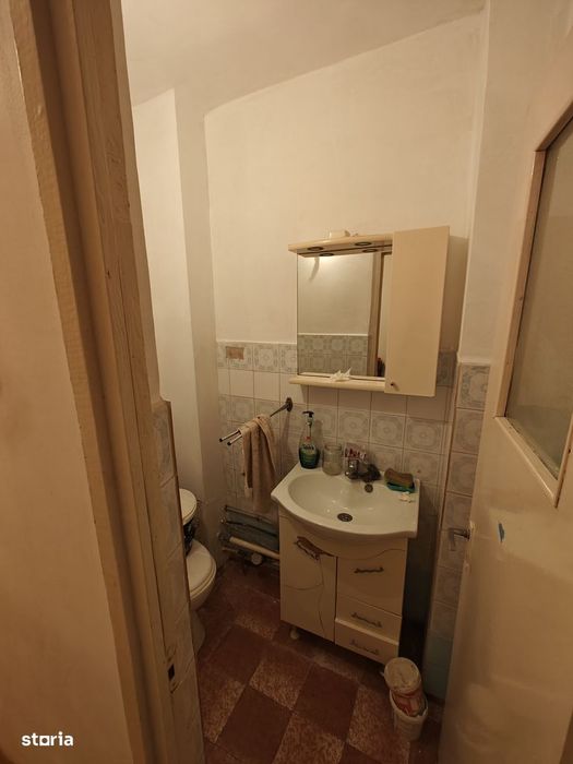 Apartament 3 camere de închiriat, cu balcon