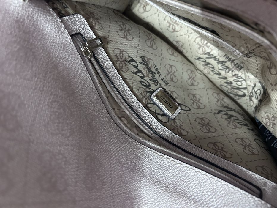 Дамска чанта Guess