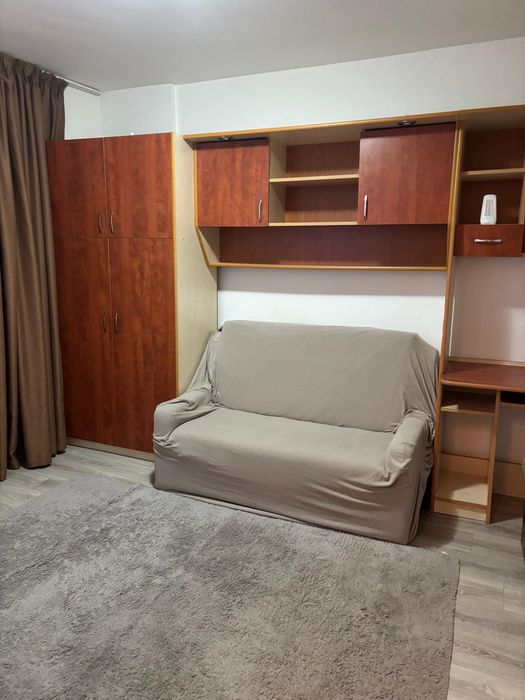 Inchiriez apartament  2 camere decomandat langa sc nr 2