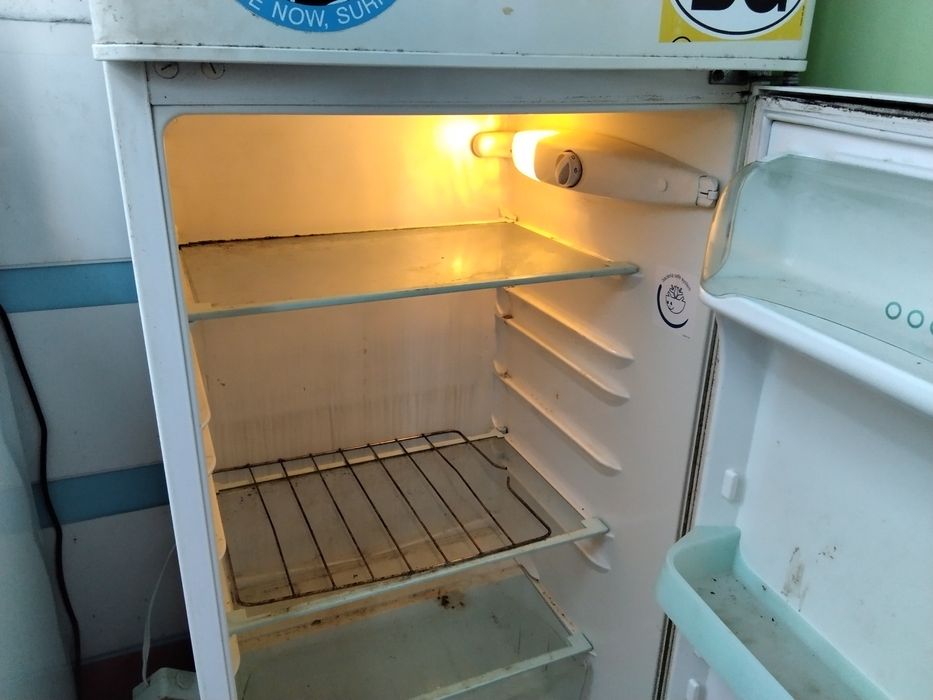 Голям оригинален хладилник с фризер , на уирпул ( Филипс )