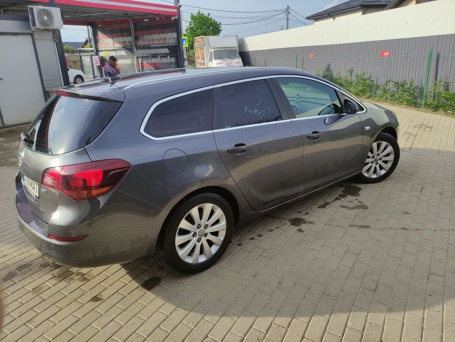 Opel astra j sport tourier, 1.7 diesel (125 hp), 2011, Euro5