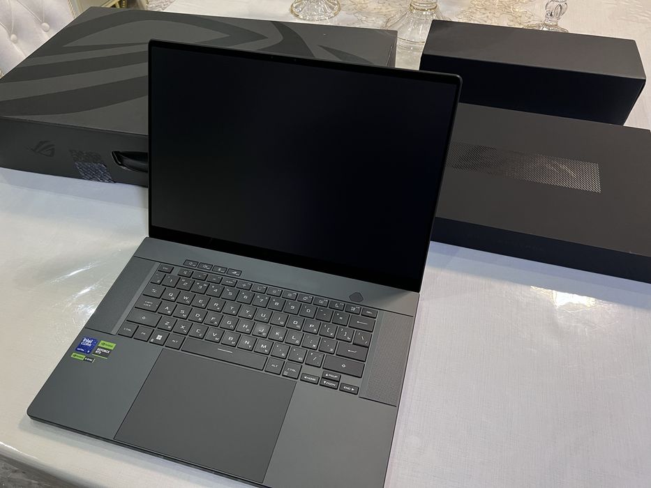 Asus Rog Zyphirus G16