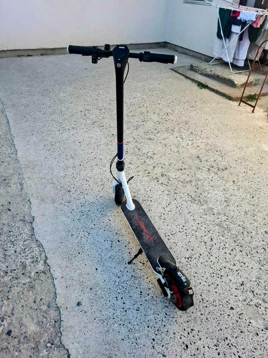 Vând trotineta electrica