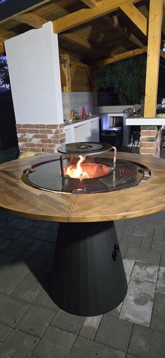 Gratar premium cu accesorii incluse si blat de lucru stejar