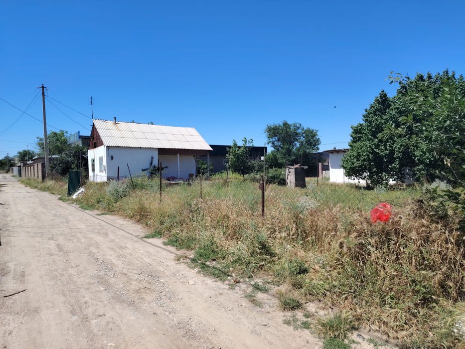 Үй сатылады 12 соттық жерімен