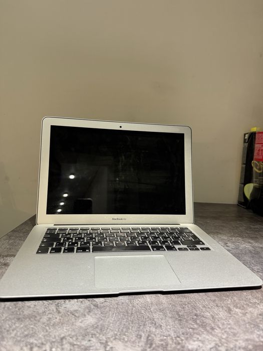 Продам MacBook Air 13″ (2017)